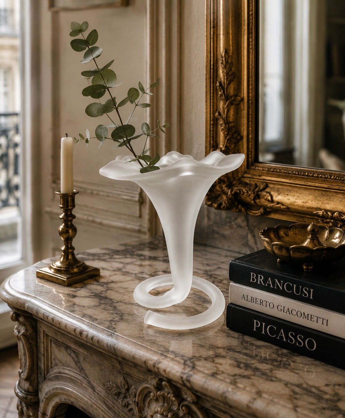 Soliflore Tulipe en Verre Satiné Vintage – Sculpture Décorative – 17 cm