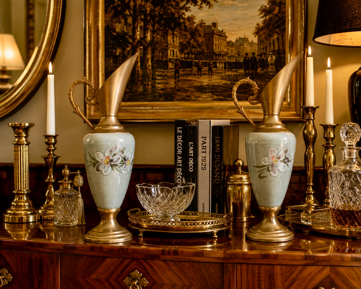 Paire de vases aiguières vintage en céramique et métal doré – 25 cm