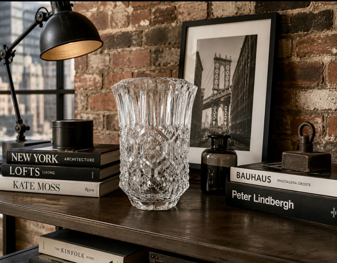 Vase vintage en cristal épais taillé – Design géométrique hexagonal – Années 1970