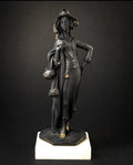 Figurine élégante sur socle en marbre – Esprit Art déco vintage