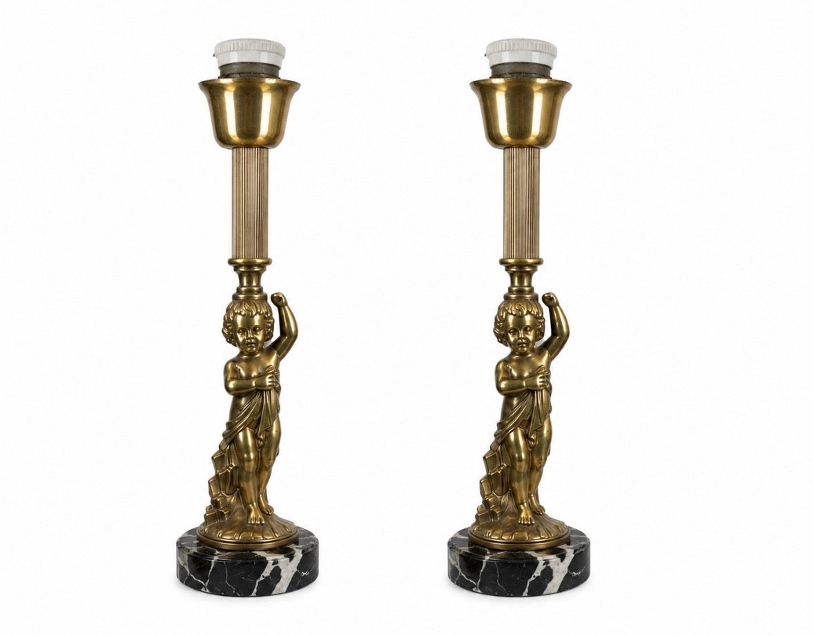 Paire de lampes anciennes à chérubins sur socle en marbre noir