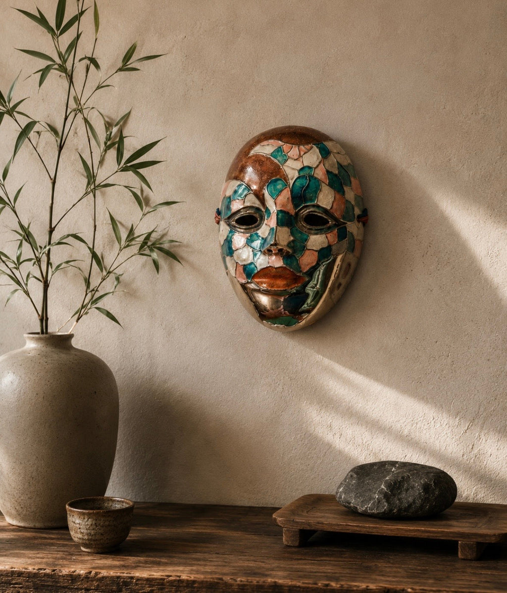 Masque mural vintage en laiton massif émaillé – Inde