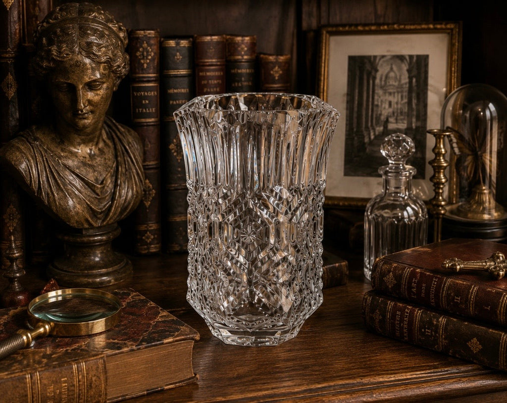 Vase vintage en cristal épais taillé – Design géométrique hexagonal – Années 1970