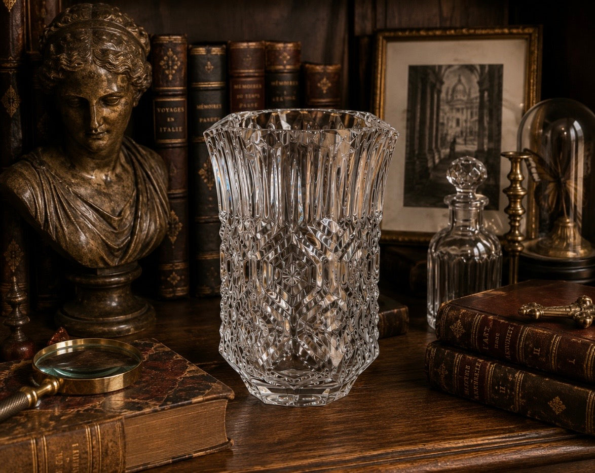 Vase vintage en cristal épais taillé – Design géométrique hexagonal – Années 1970