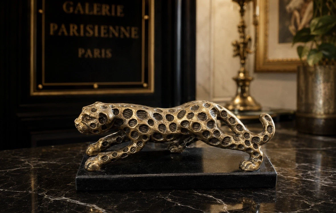 Léopard décoratif doré patiné — Socle effet pierre noir, style Art Déco, L. 24 cm