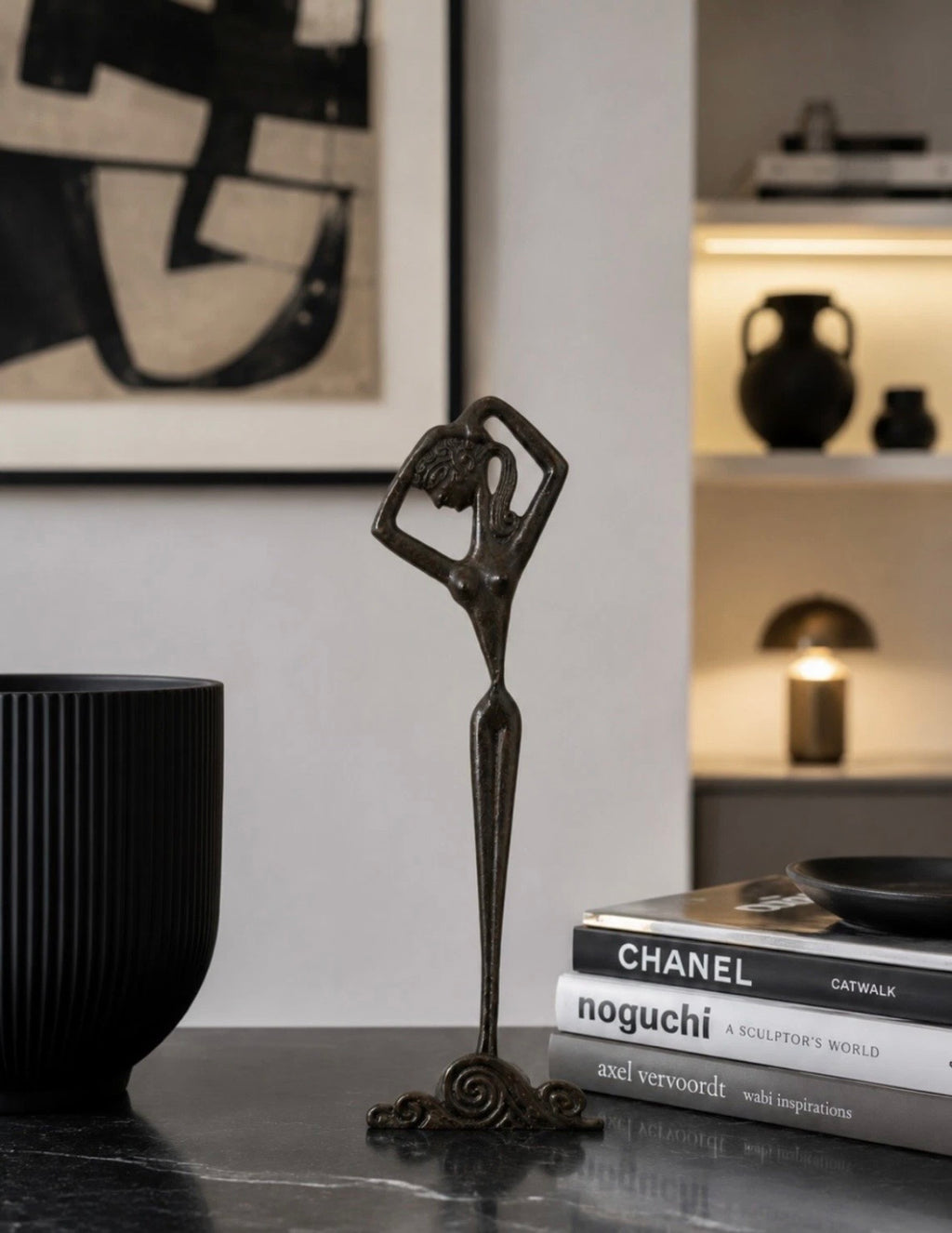 Ancienne sculpture danseuse Art Déco stylisée — Patine sombre, H. 22 cm