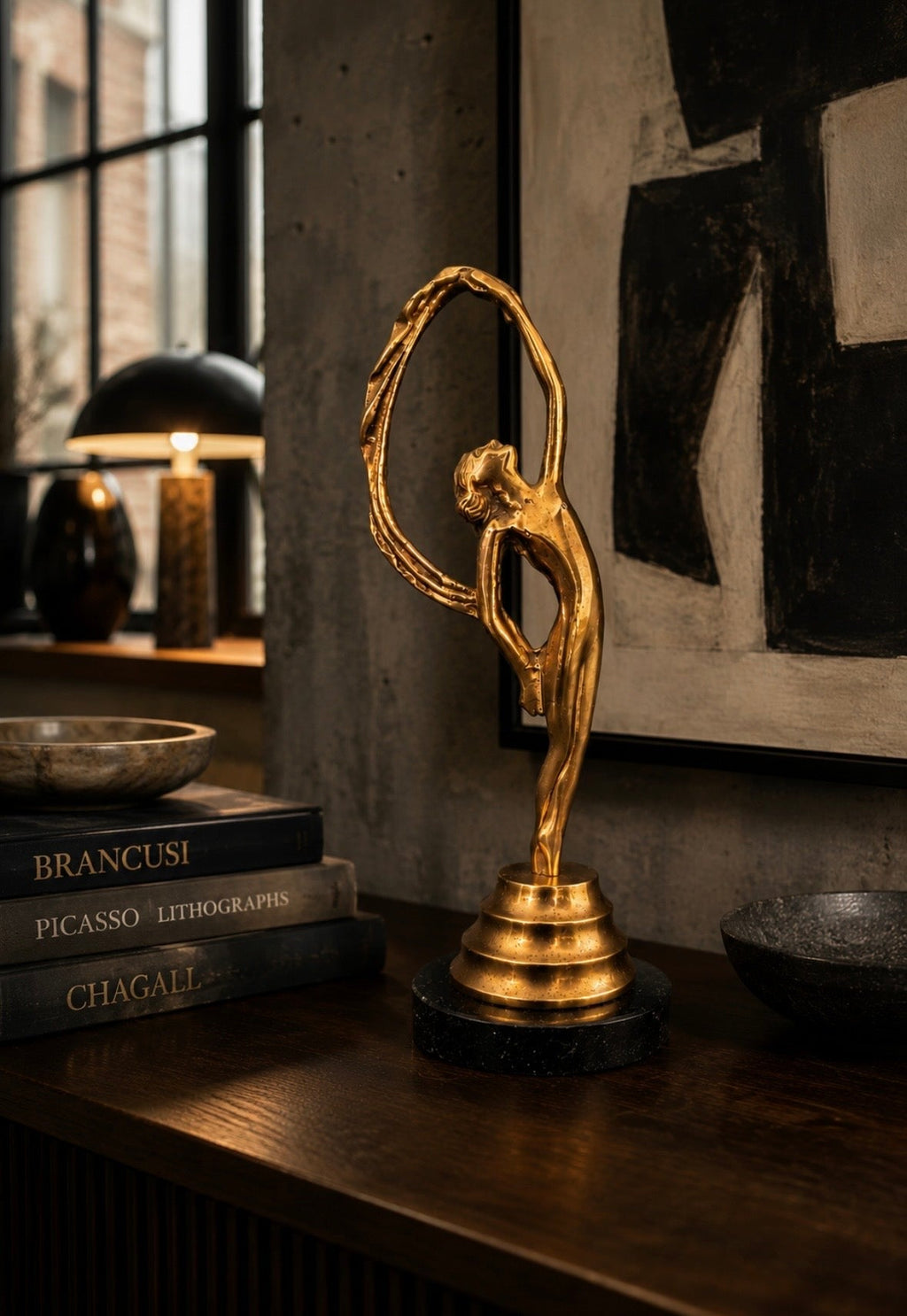 Sculpture féminine en laiton massif – Élégance Art nouveau, esprit Art déco