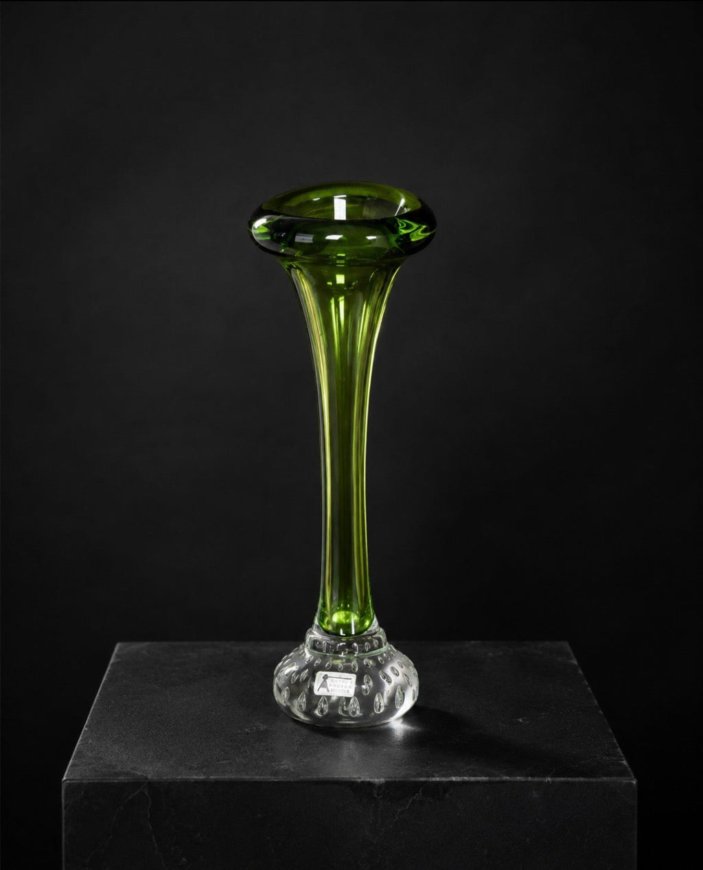Vase soliflore vintage Nybro Glasbruk – Verre soufflé suédois vert olive – Années 1970