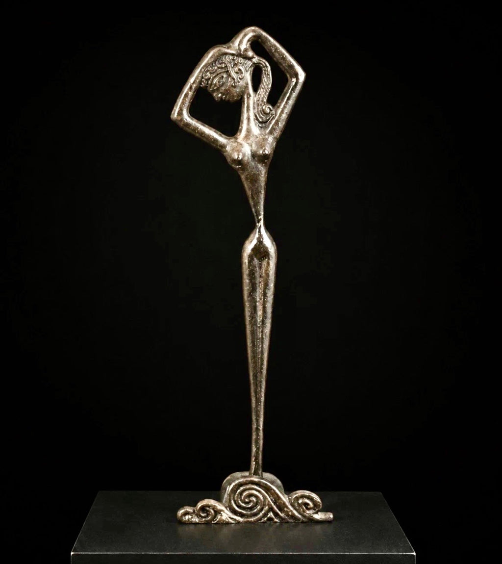 Ancienne sculpture danseuse Art Déco stylisée — Patine sombre, H. 22 cm