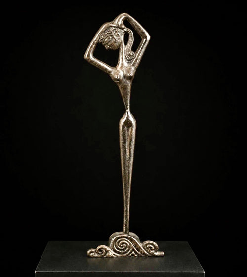 Ancienne sculpture danseuse Art Déco stylisée — Patine sombre, H. 22 cm