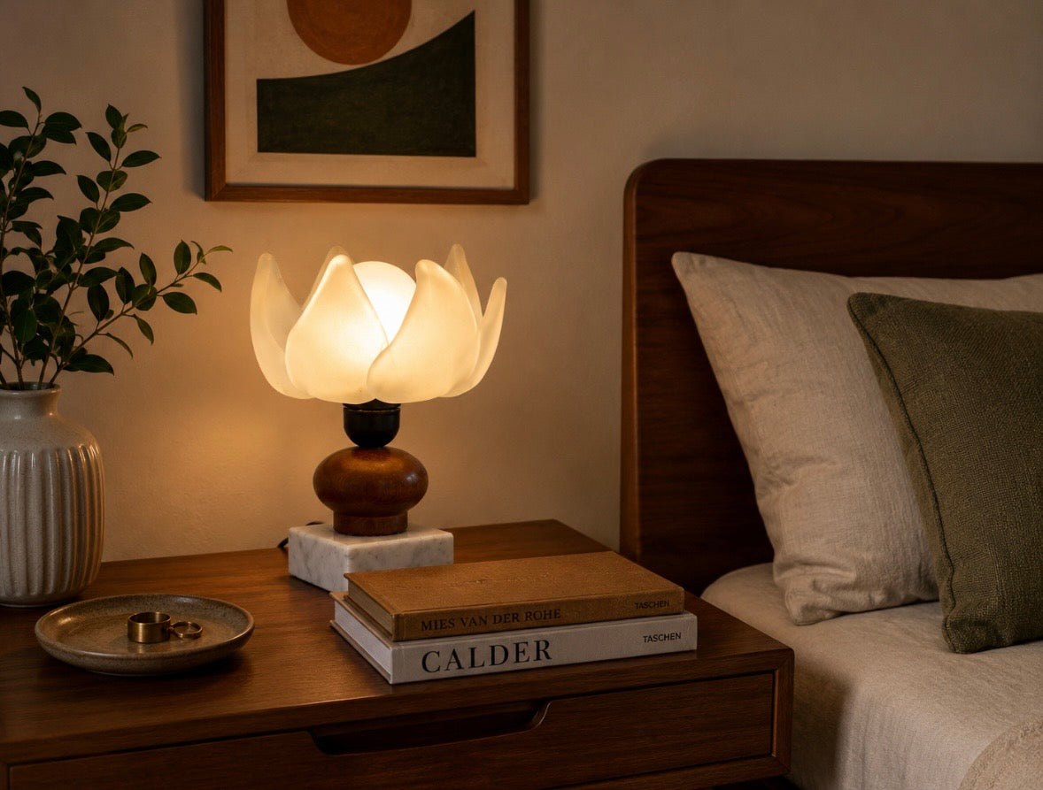 Lampe vintage fleur – Verre dépoli, bois tourné et marbre