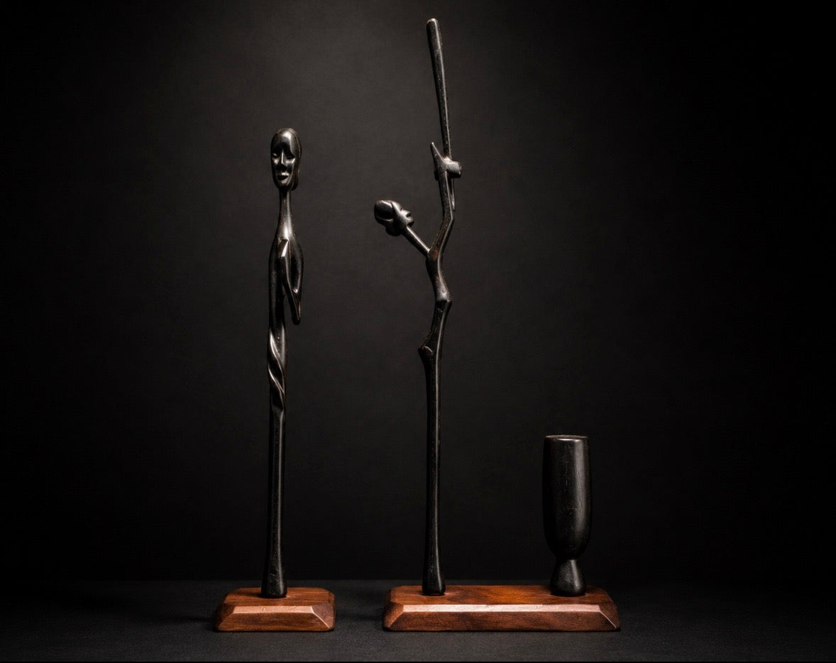 Duo de statues Massaï en bois d'ébène avec vase – Art africain sculpté