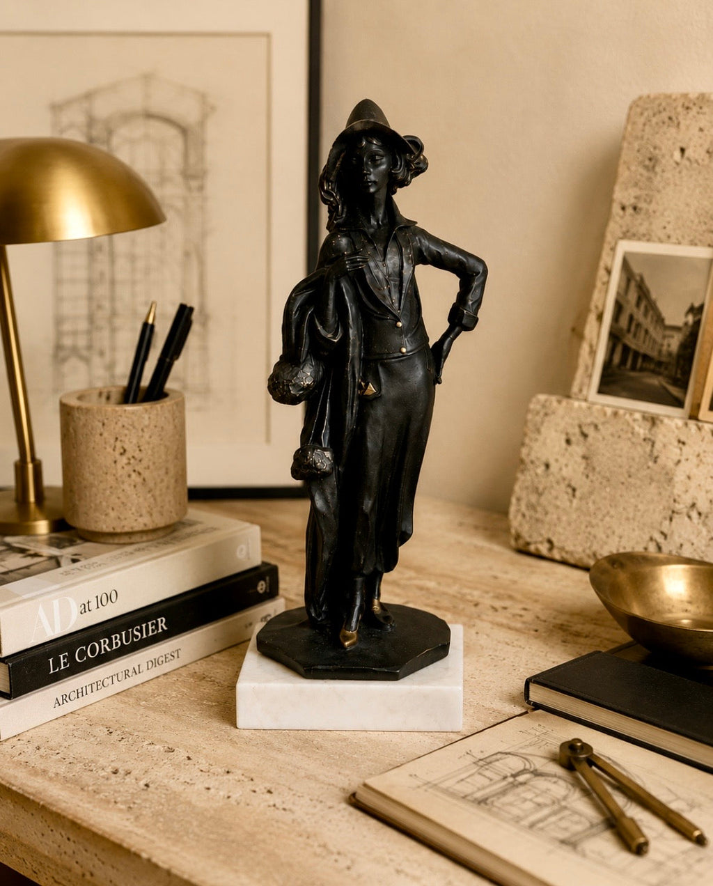 Figurine élégante sur socle en marbre – Esprit Art déco vintage
