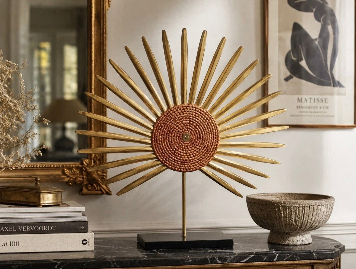 Sculpture Soleil Dorée sur Socle Style Années 70 – 70s Sunburst Sculpture