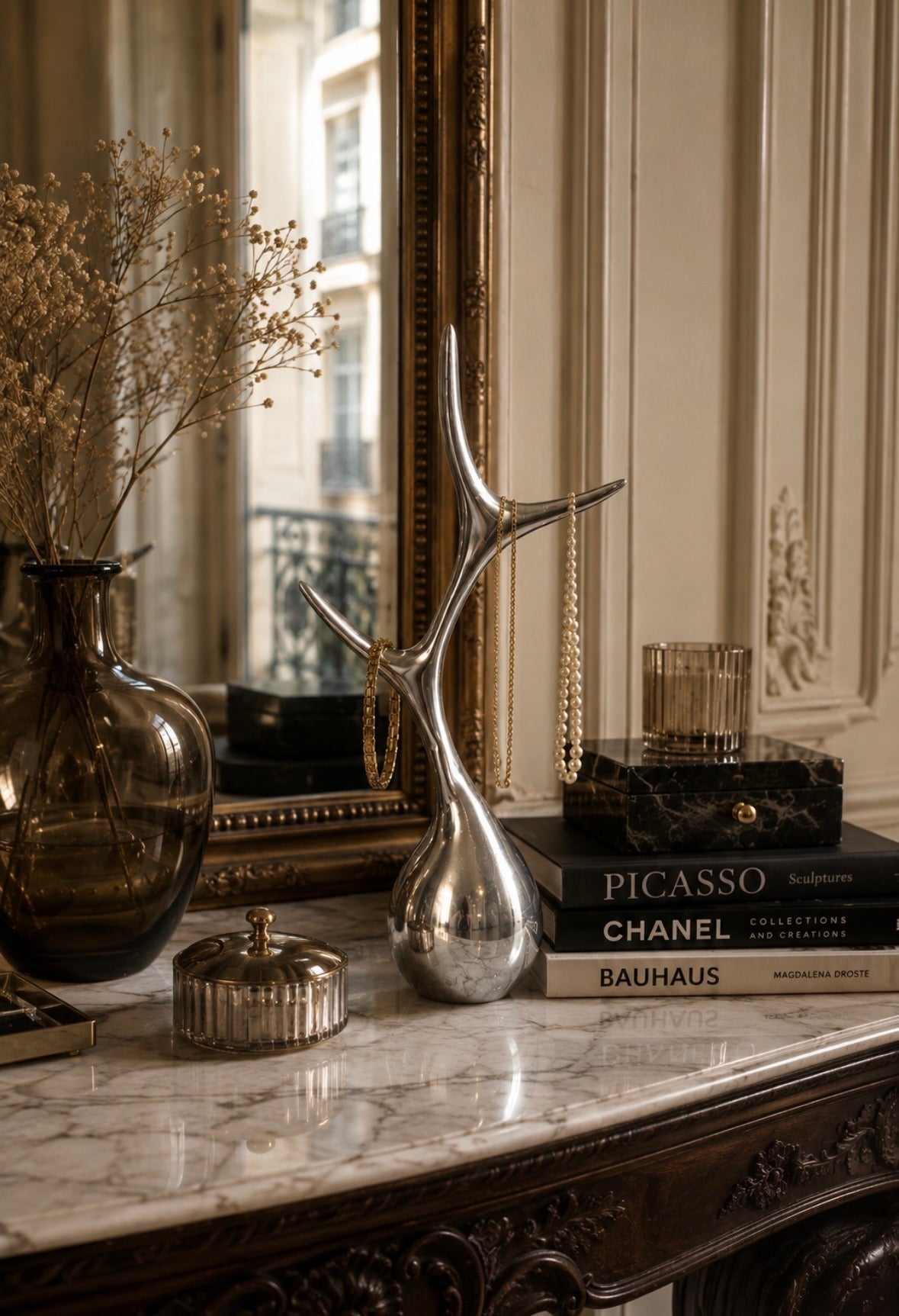 Décoration sculpturale en métal argenté – Porte-bijoux design contemporain