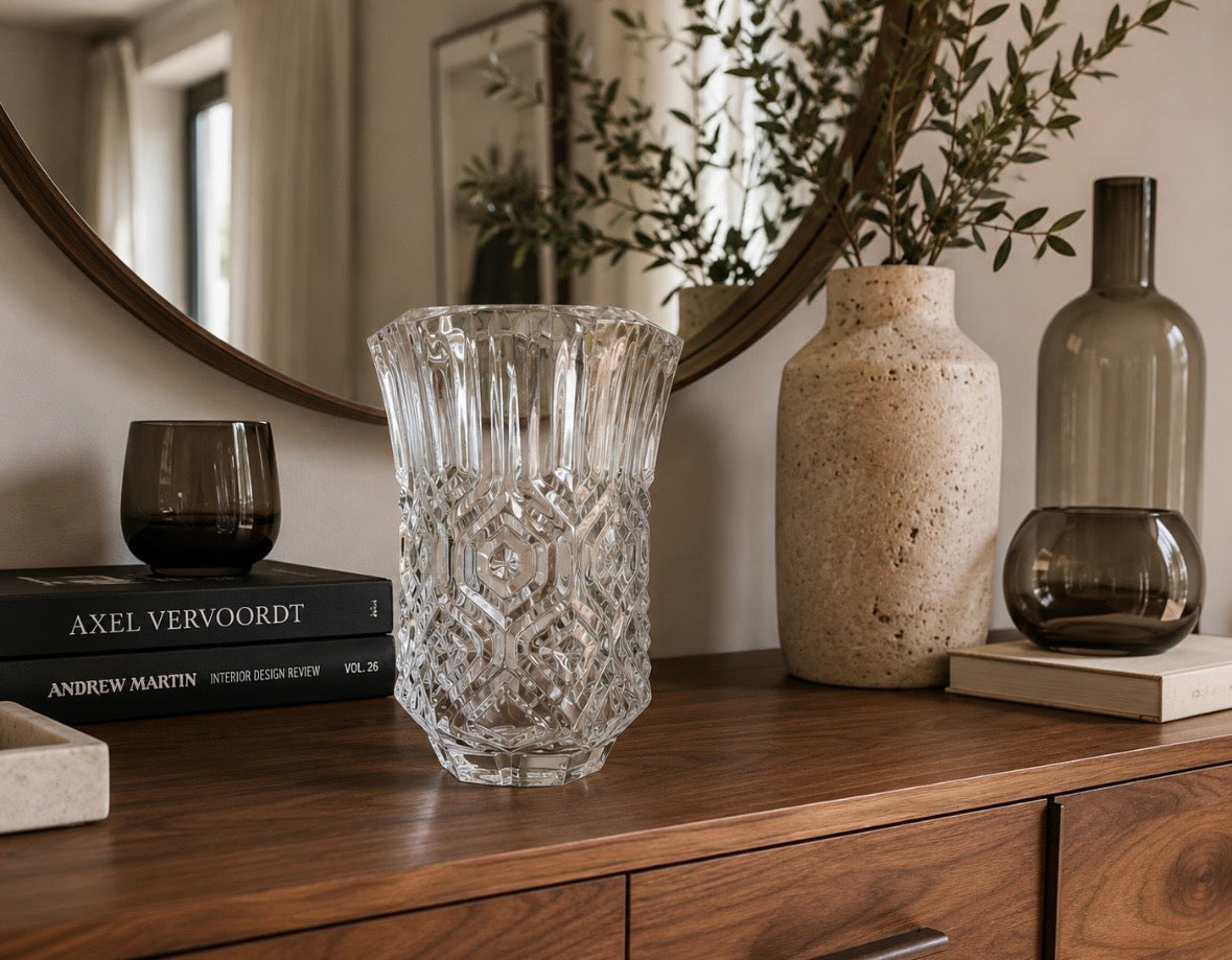 Vase vintage en cristal épais taillé – Design géométrique hexagonal – Années 1970