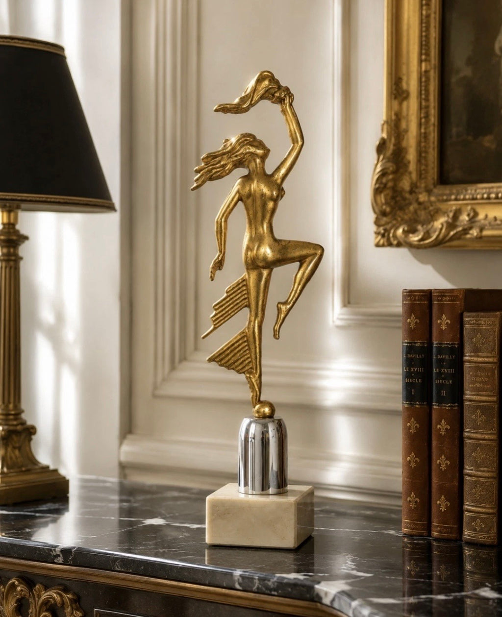Sculpture Art Déco — Danseuse dorée sur socle marbre, années 1970–80