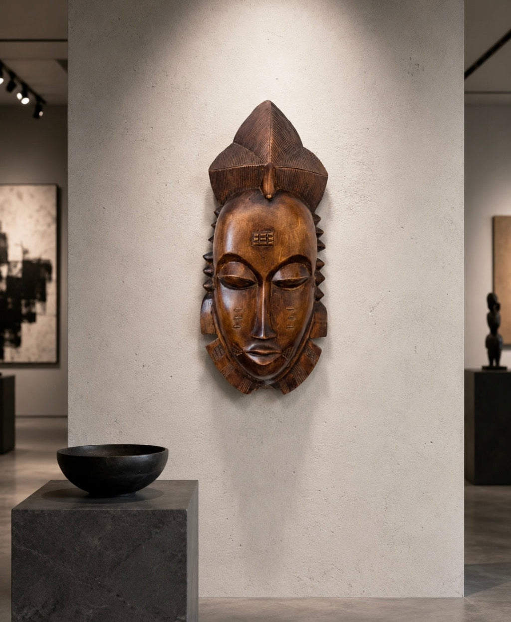 Masque décoratif africain en bois sculpté – Côte d'Ivoire – Vers 1970-1980
