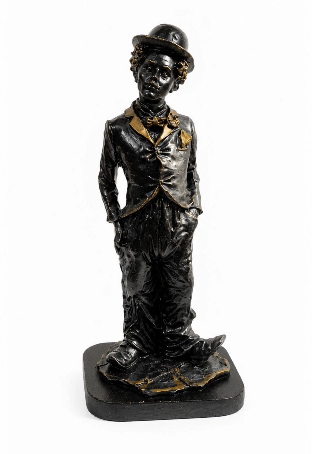 Statuette Charlot style Charlie Chaplin — Résine & socle bois, noir & doré, H. 22 cm