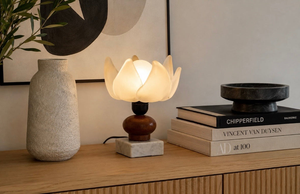 Lampe vintage fleur – Verre dépoli, bois tourné et marbre
