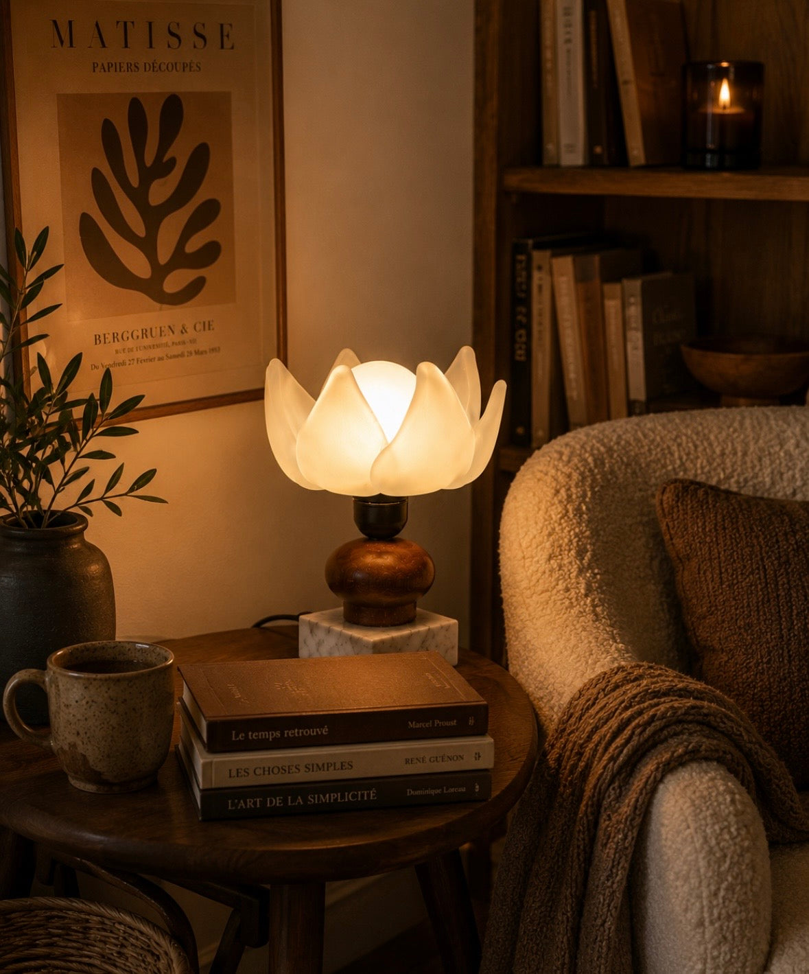 Lampe vintage fleur – Verre dépoli, bois tourné et marbre