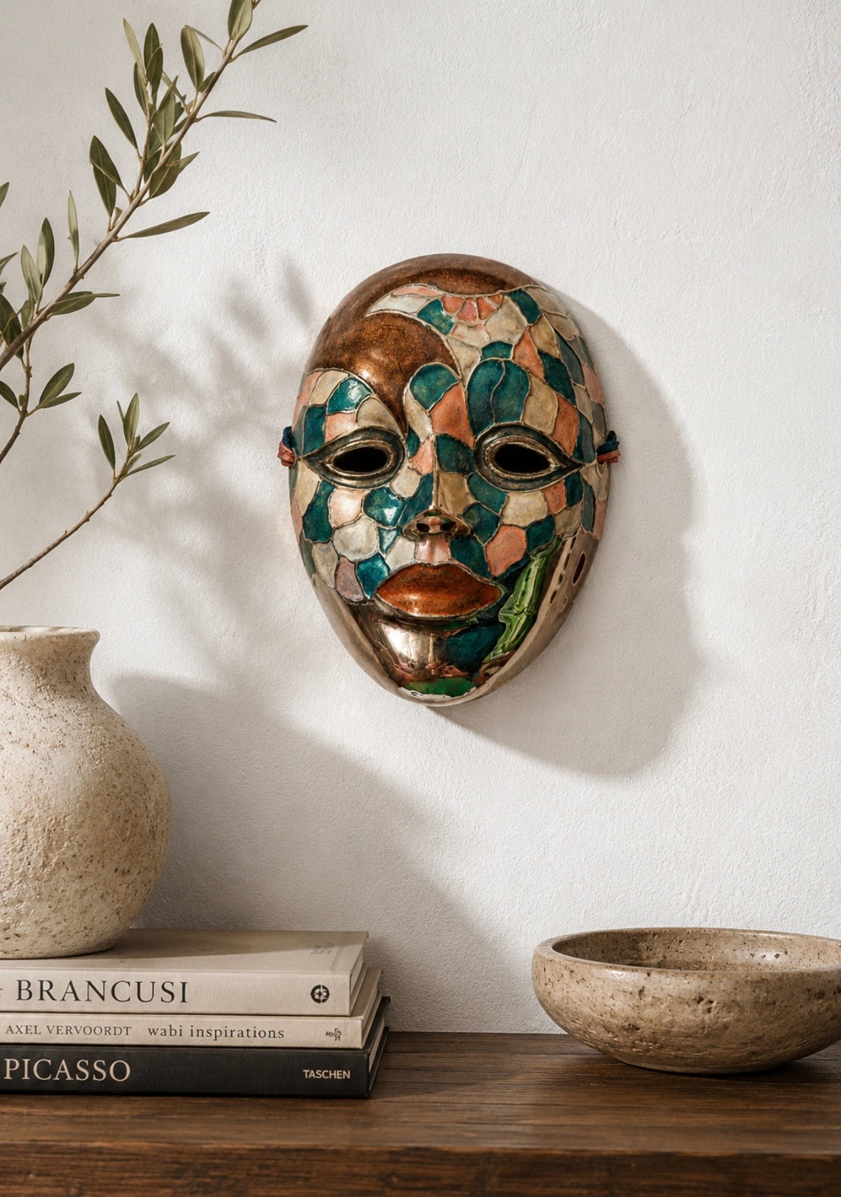 Masque mural vintage en laiton massif émaillé – Inde