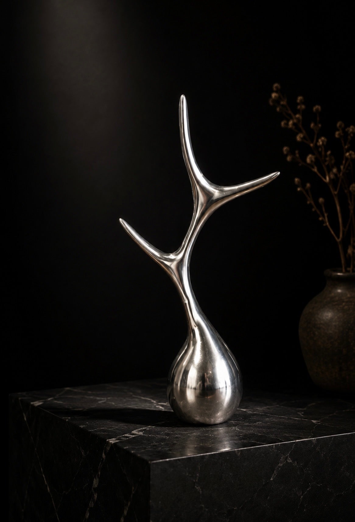 Décoration sculpturale en métal argenté – Porte-bijoux design contemporain