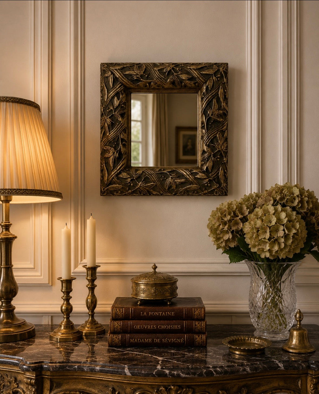 Miroir carré décoratif à décor végétal en relief – Style Art nouveau