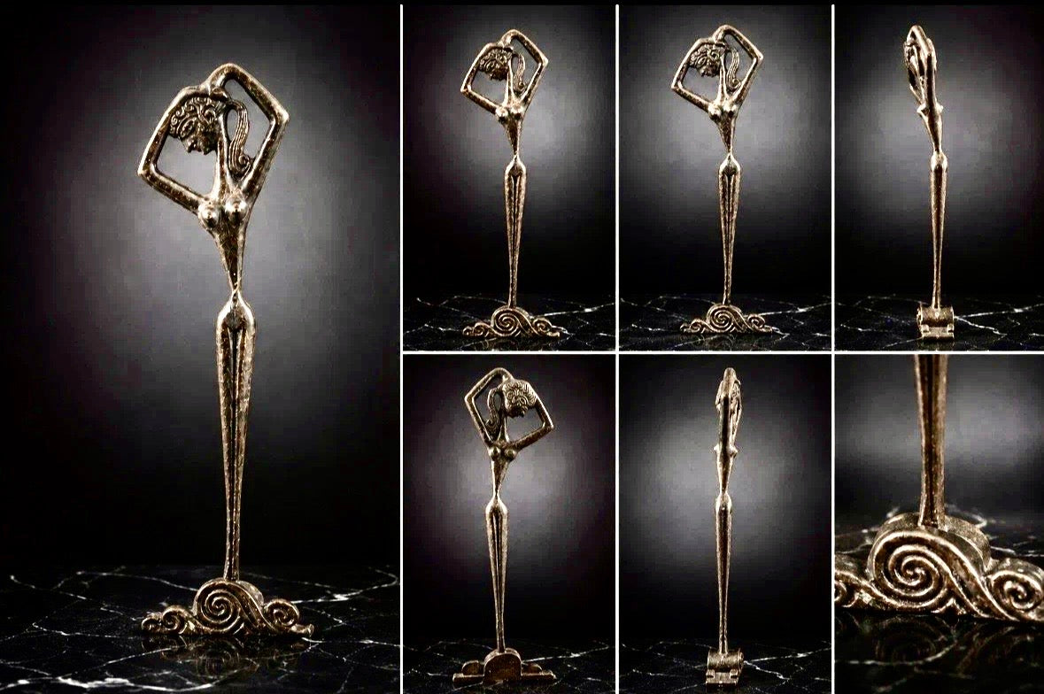 Ancienne sculpture danseuse Art Déco stylisée — Patine sombre, H. 22 cm