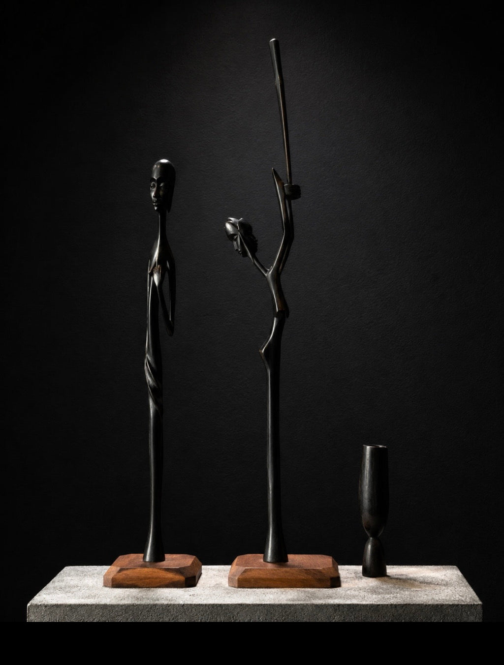 Duo de statues Massaï en bois d'ébène avec vase – Art africain sculpté