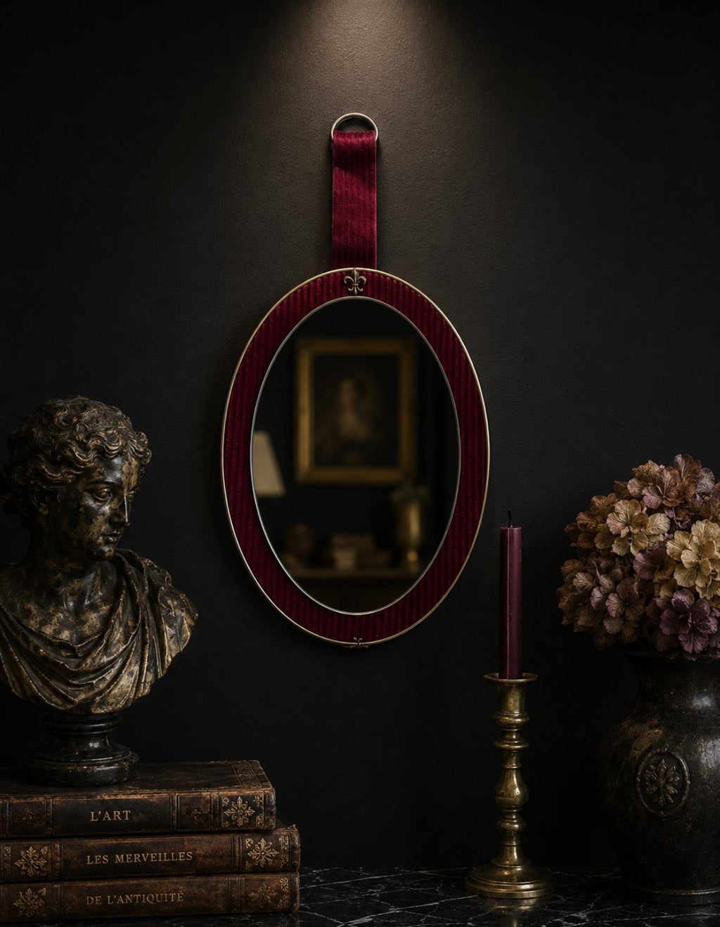 Miroir mural ovale vintage – Velours bordeaux & laiton – Années 1960-1970
