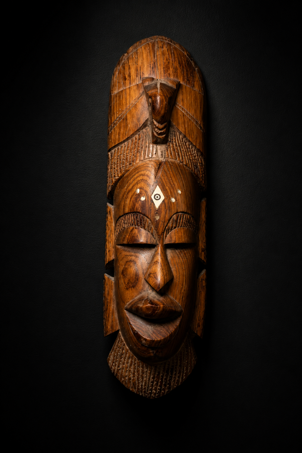 Masque mural africain sculpté en bois – Décoration vintage artisanale