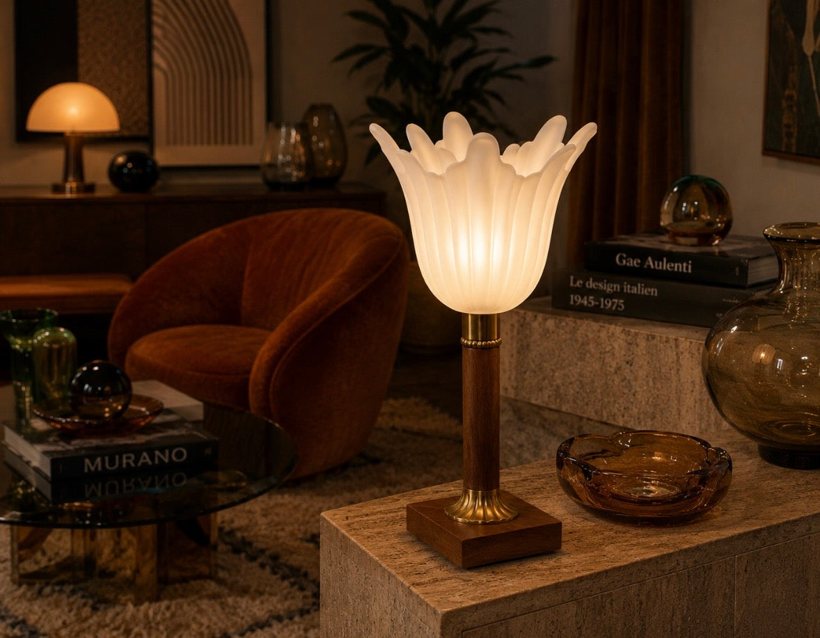 Lampe vintage tulipe – Verre opalin, bois et laiton