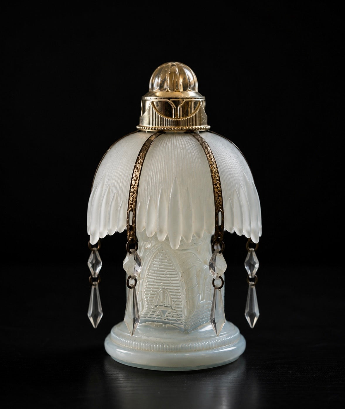 Flacon ancien en verre opalescent à pampilles – Élégance Belle Époque