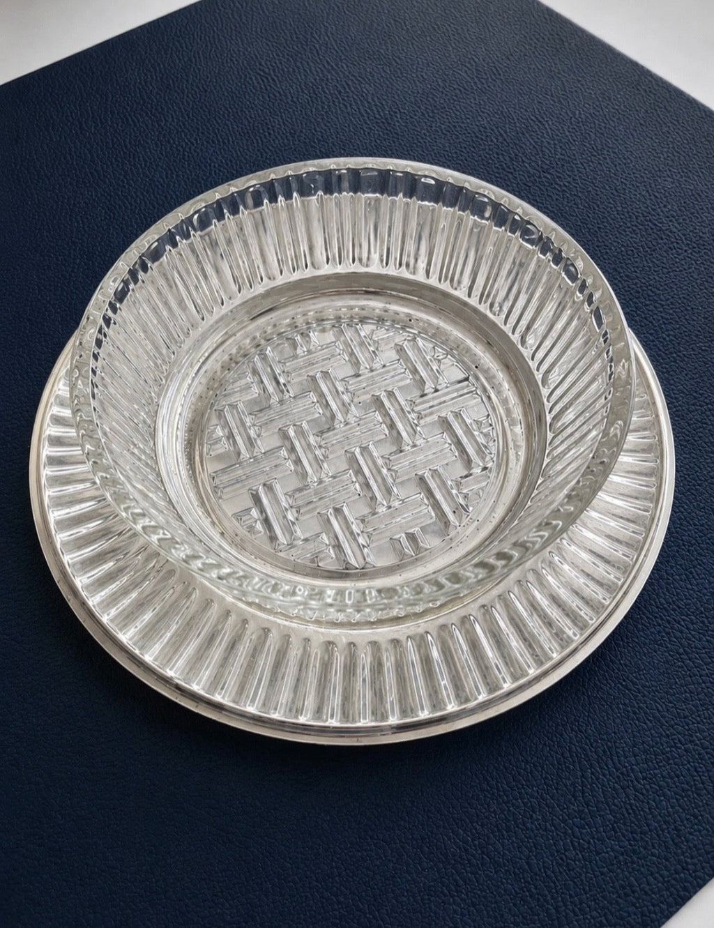 Coupe Verre Pressé & Plateau Argenté Art Déco Vintage — NK Curated Finds