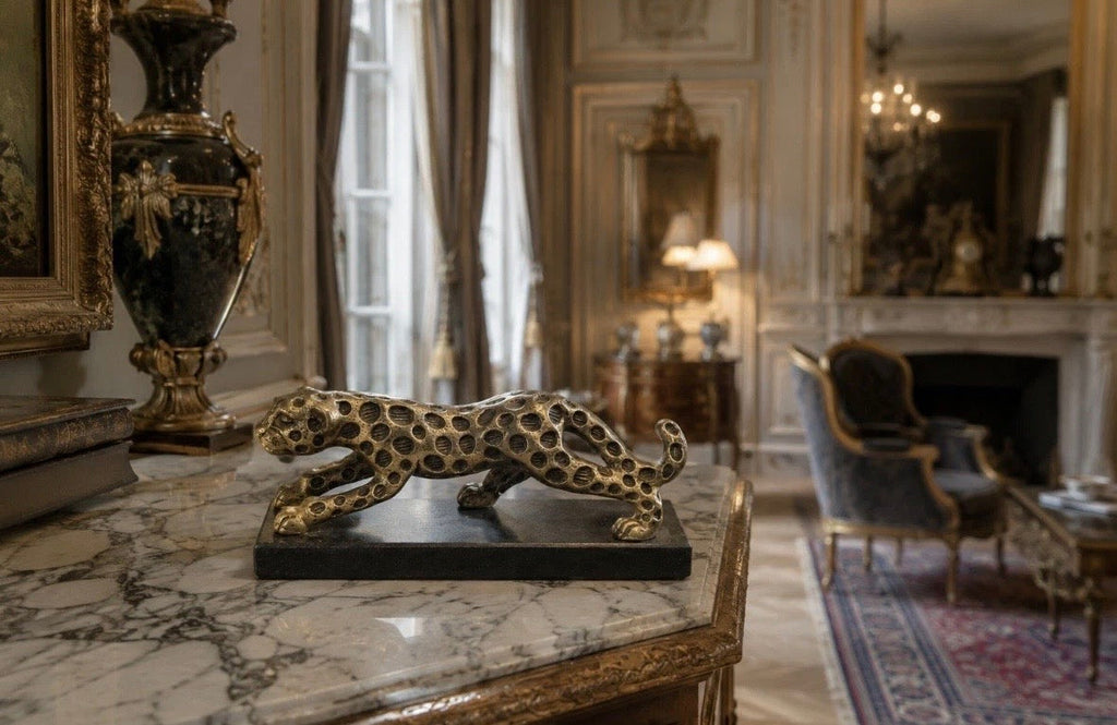 Léopard Design Doré sur Socle Pierre — Sculpture Décorative Art Déco