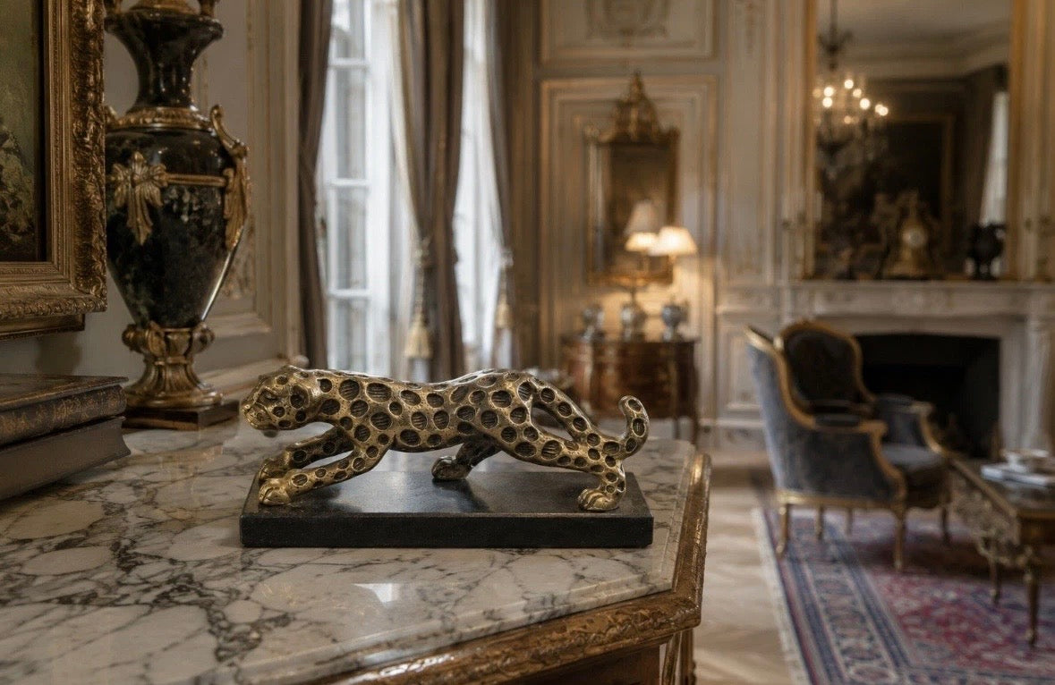 Léopard Design Doré sur Socle Pierre — Sculpture Décorative Art Déco
