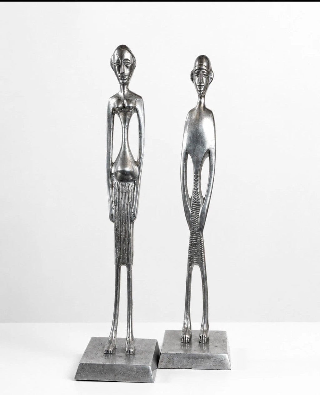 Couple Sculptures Aluminium Moderniste 35 cm — Modernist Aluminum Pair