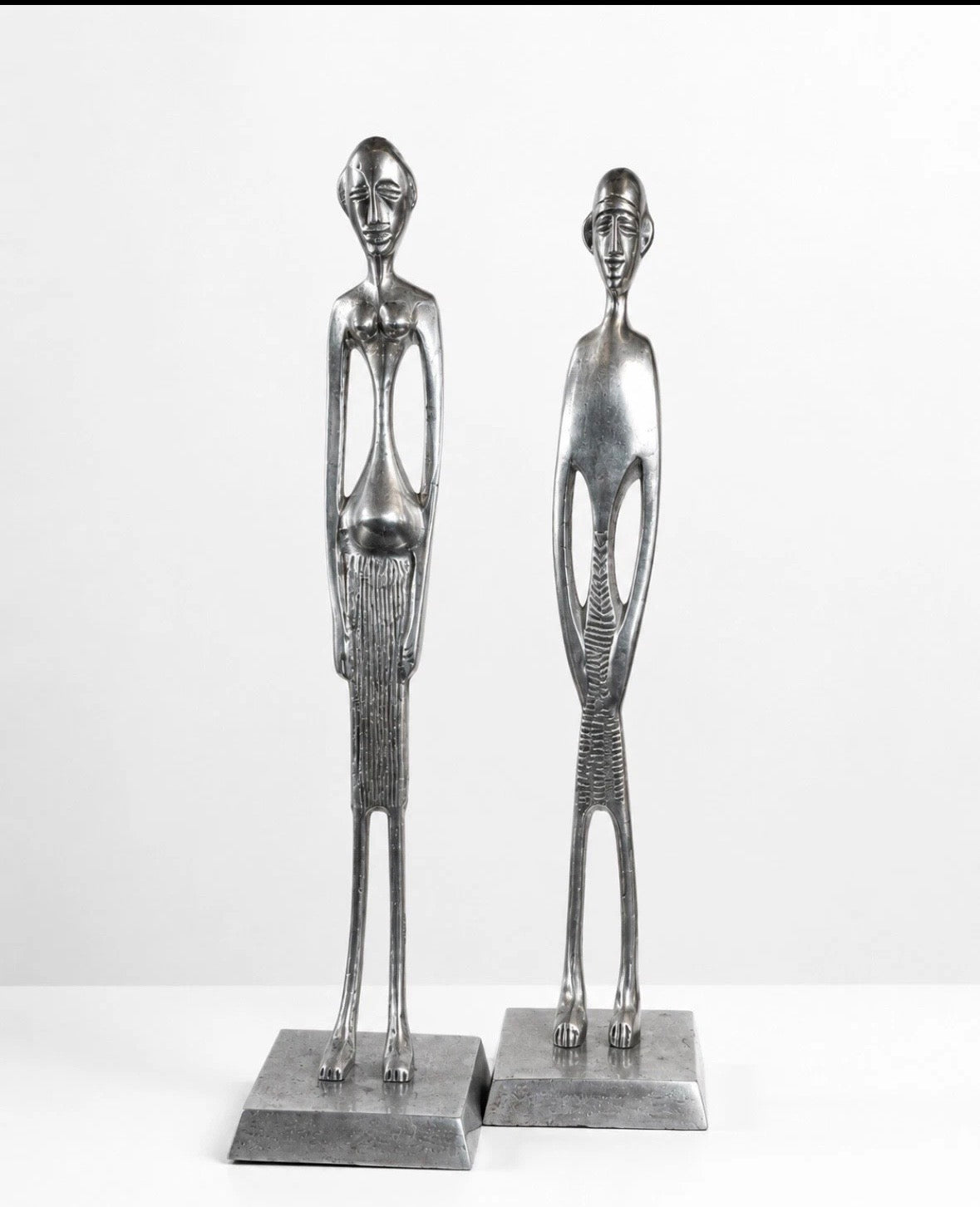 Couple Sculptures Aluminium Moderniste 35 cm — Modernist Aluminum Pair
