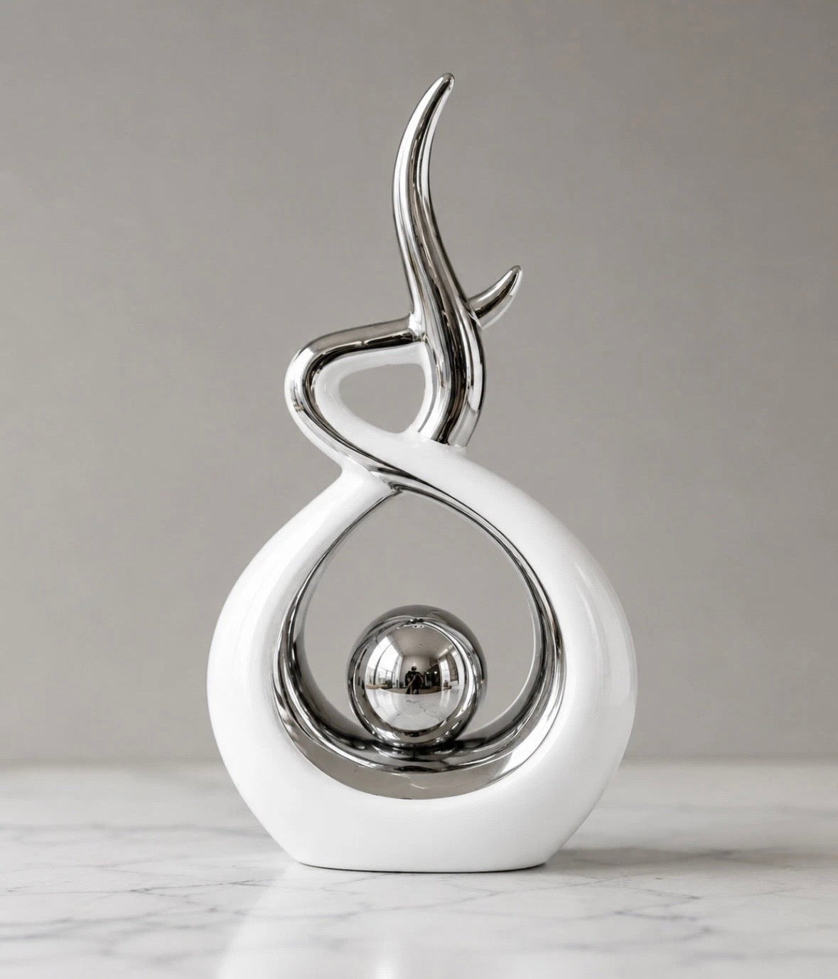 Sculpture Gestativo Art Abstrait Blanc Chrome — NK Curated Finds