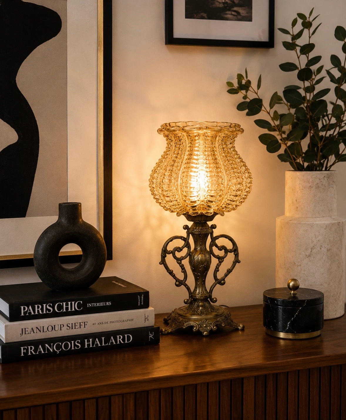 Lampe vintage en bronze ciselé et verre ambré – Années 1970