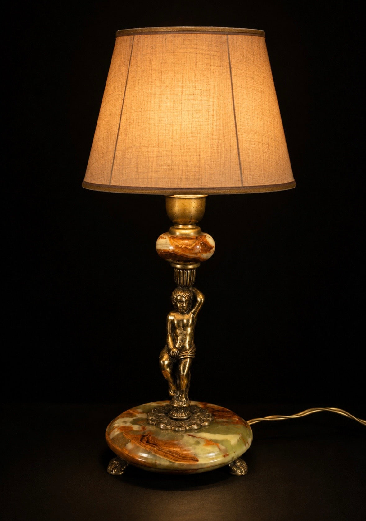 Pied de lampe vintage putto en onyx et métal doré – Années 1960-1970