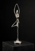 Sculpture abstraite « Équilibre » – Figure féminine en métal argenté