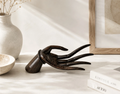 Main sculptée en bois exotique — Sculpture ethnique contemporaine, H. 19 cm