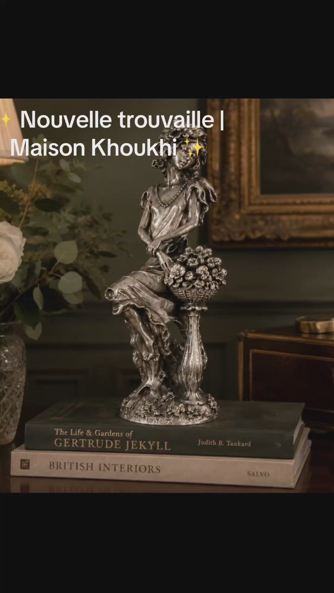Sculpture Art Nouveau — Femme aux fleurs en régule patiné, XXe siècle