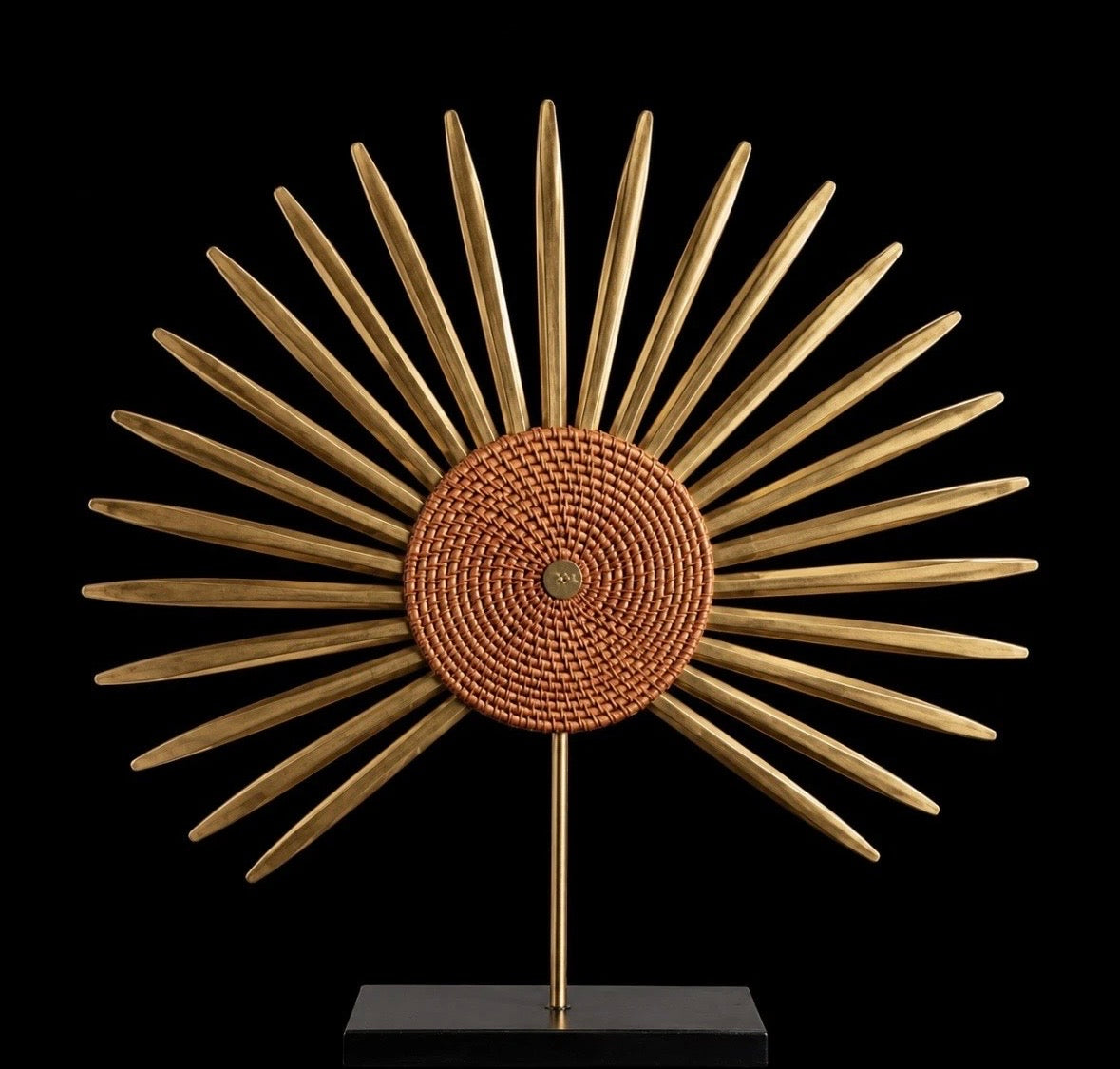 Sculpture Soleil Dorée sur Socle Style Années 70 – 70s Sunburst Sculpture