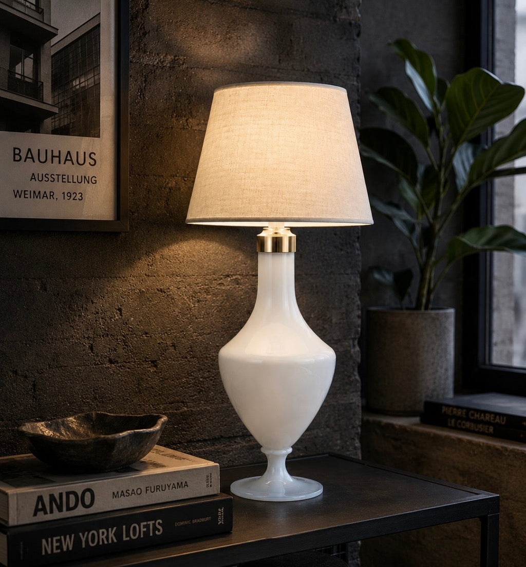 Lampe de table en opaline blanche – Moseray Charleroi – Années 1950-60