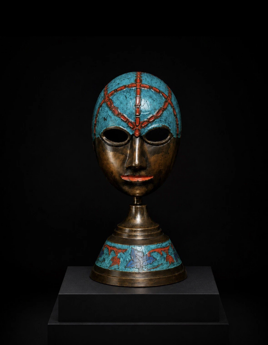 Masque de théâtre vintage émaillé — Turquoise, bronze & rouge, sur socle, H. 15 cm