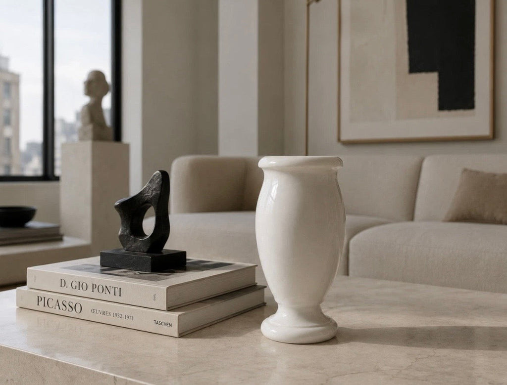 Vase Monte Altissimo en marbre statuaire / Monte Altissimo Marble Vase